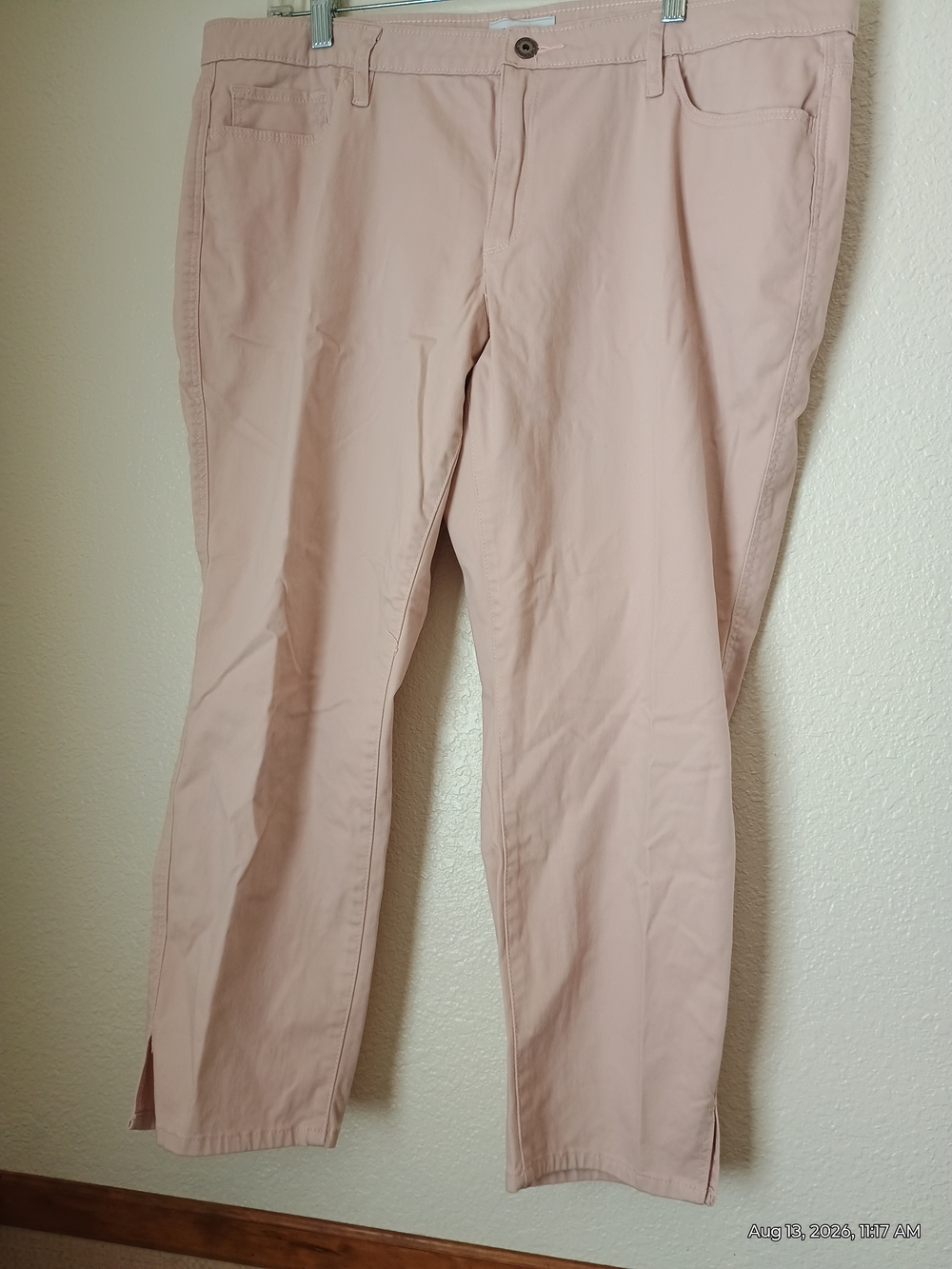 Liz Claiborne Blush Pink Cropped Ankle Jeans